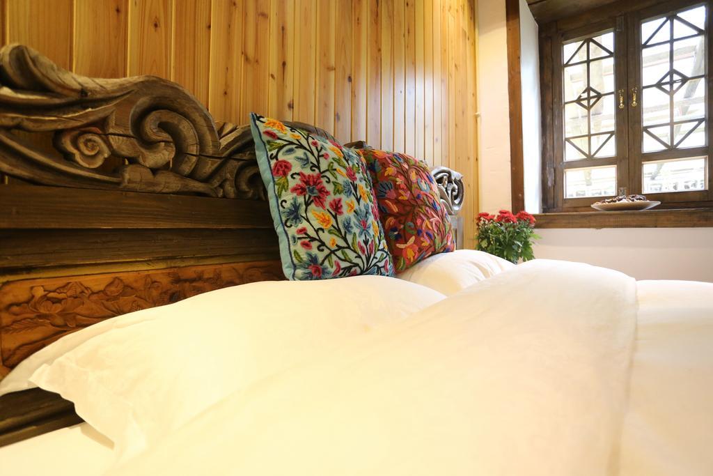 Shangri-La Mid - Mountain Homestay Eksteriør billede